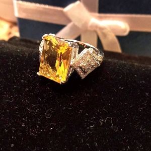 Brand new 925 silver yellow crystal ring